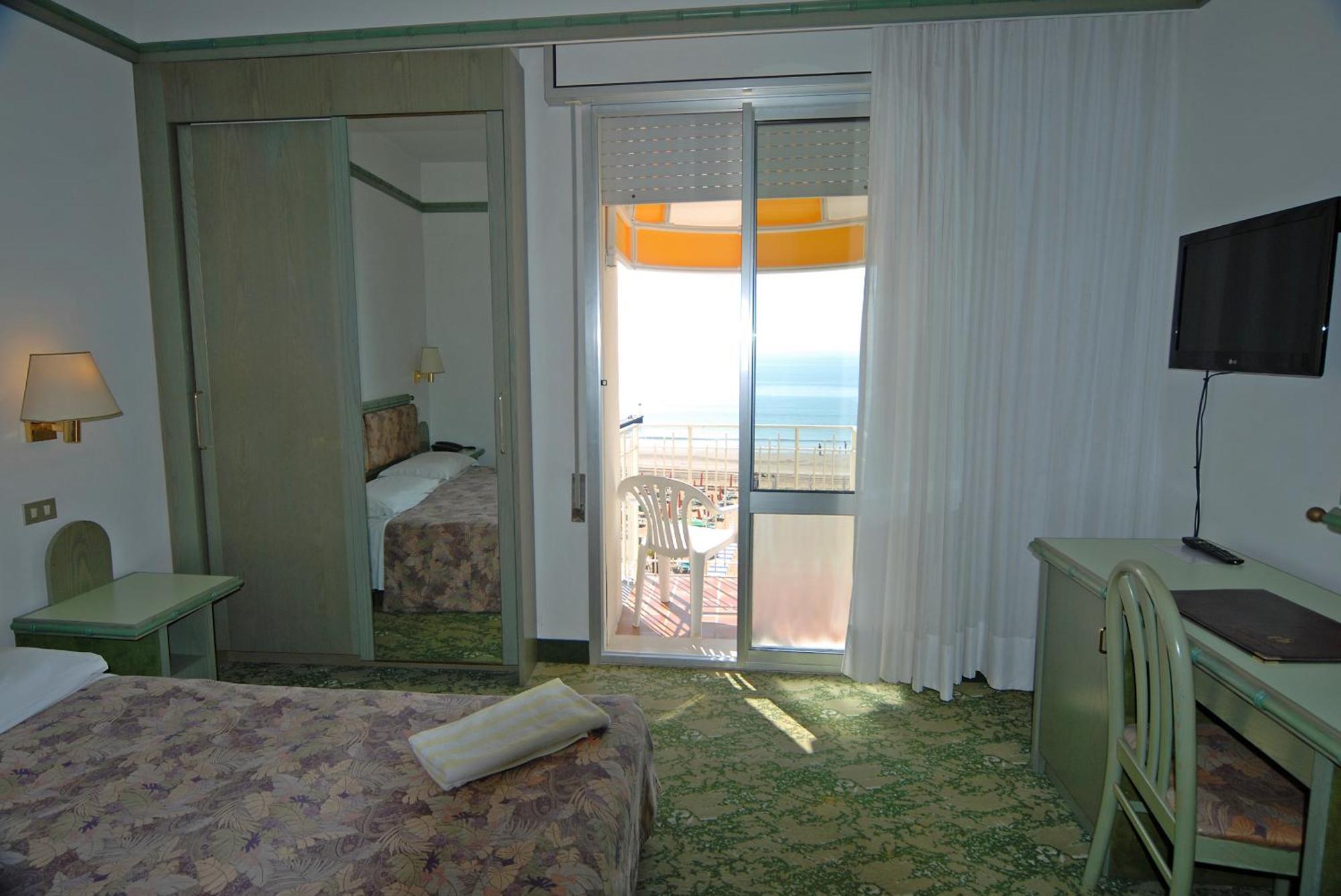 Hotel Montecarlo Lido di Jesolo Exterior photo